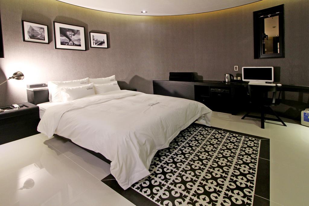 Hotel Londoner Gimhae Экстерьер фото