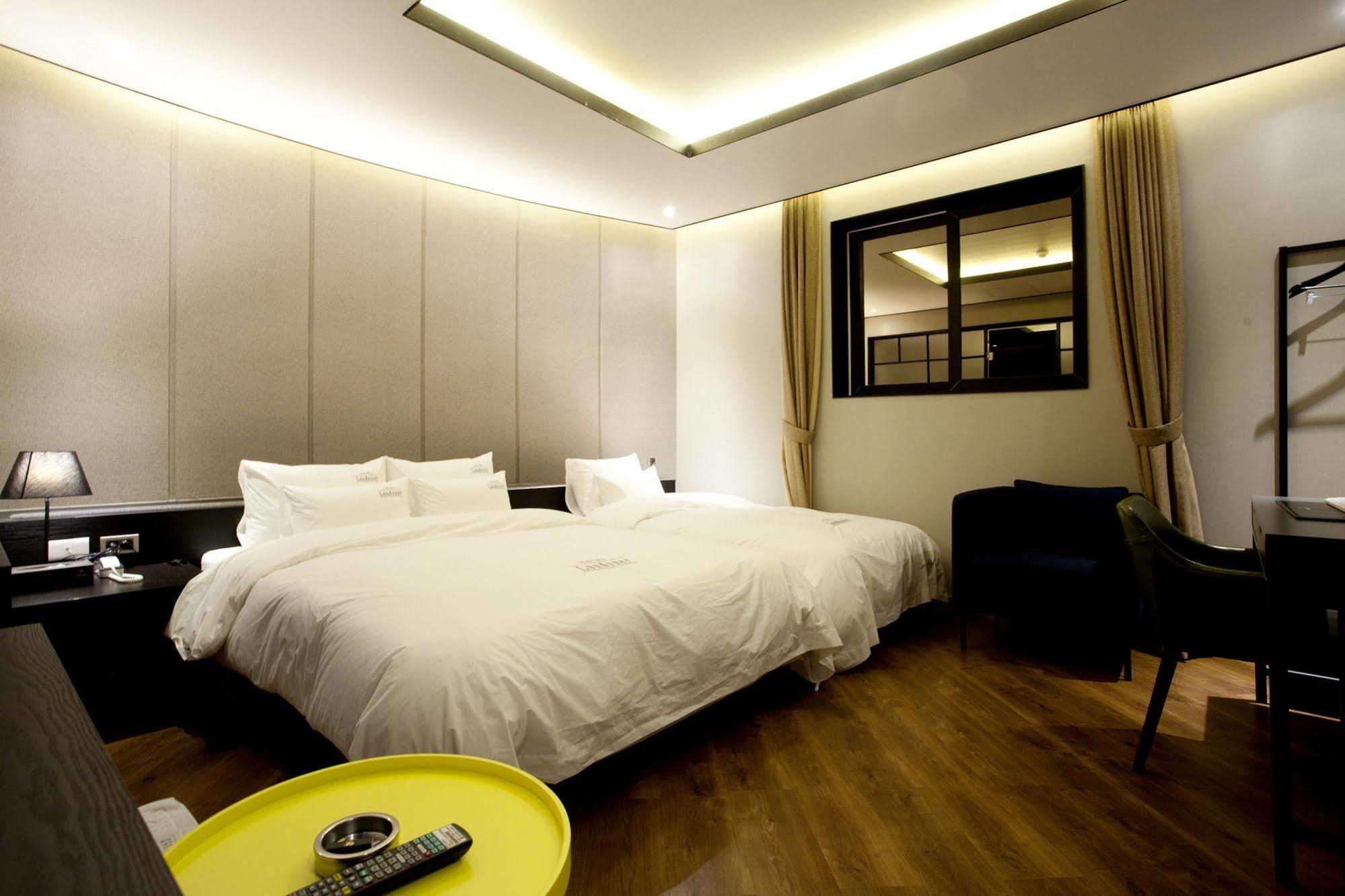 Hotel Londoner Gimhae Экстерьер фото