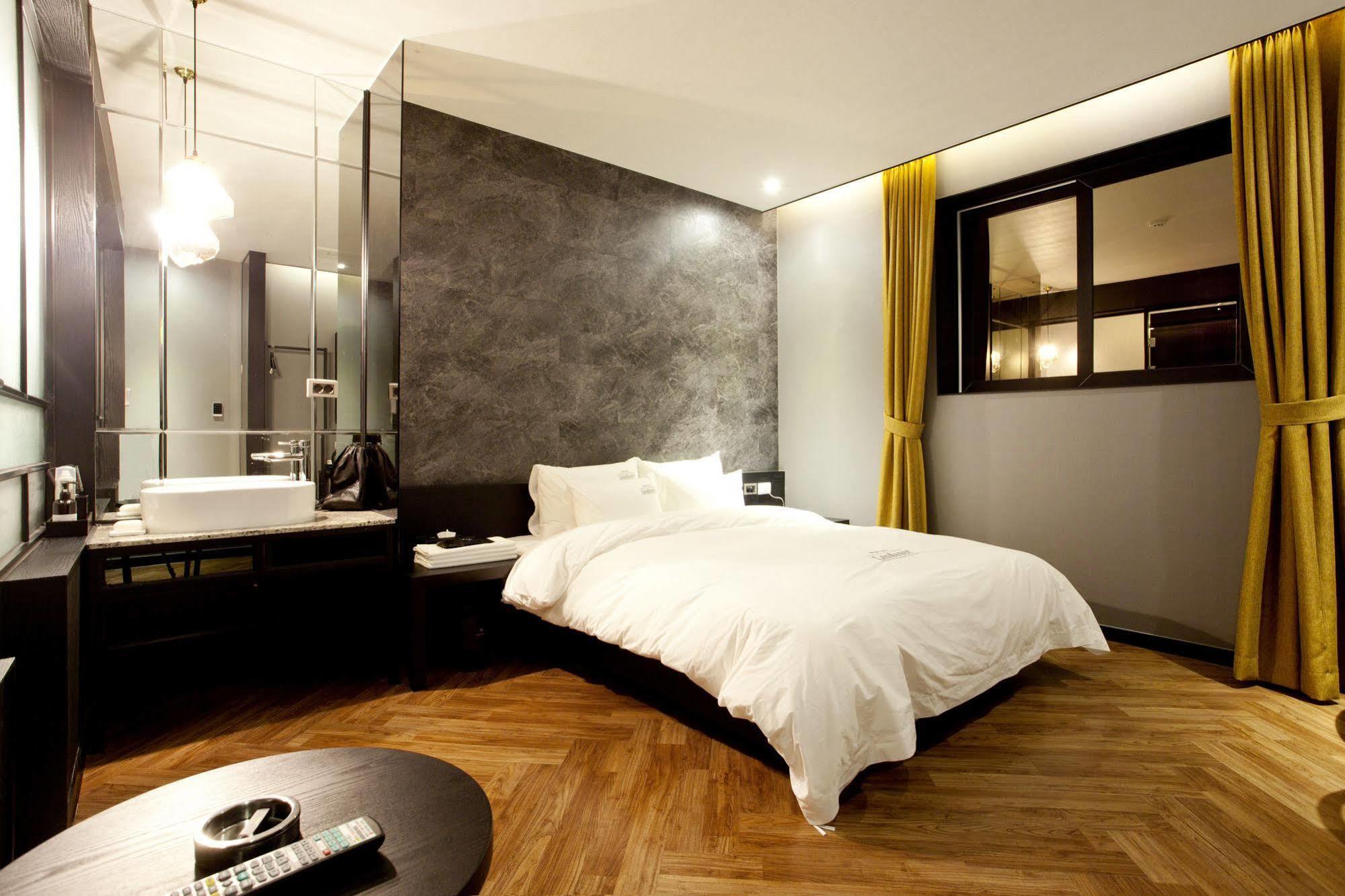 Hotel Londoner Gimhae Экстерьер фото